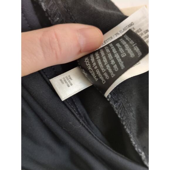 Isabel Maternity by Ingrid & Isabel Bermuda Black Jean Cut Off‎ Short size 18 - Picture 9 of 9